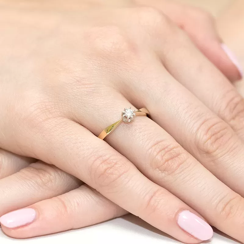 Pierścionek złoty z brylantem 0,15 ct W-173 Au 585